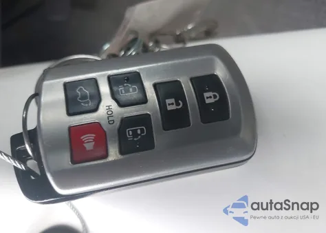 2018 Toyota Sienna Xle 8 Passenger z USA, uszkodzony, nr VIN 5TDYZ3DCXJS937984